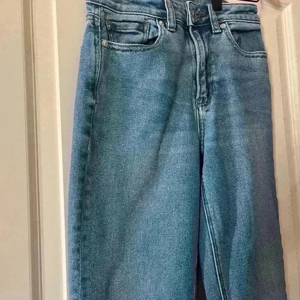 (EUC) American Eagle Medium Wash Jeans Size 00 - Picture 2 of 9
